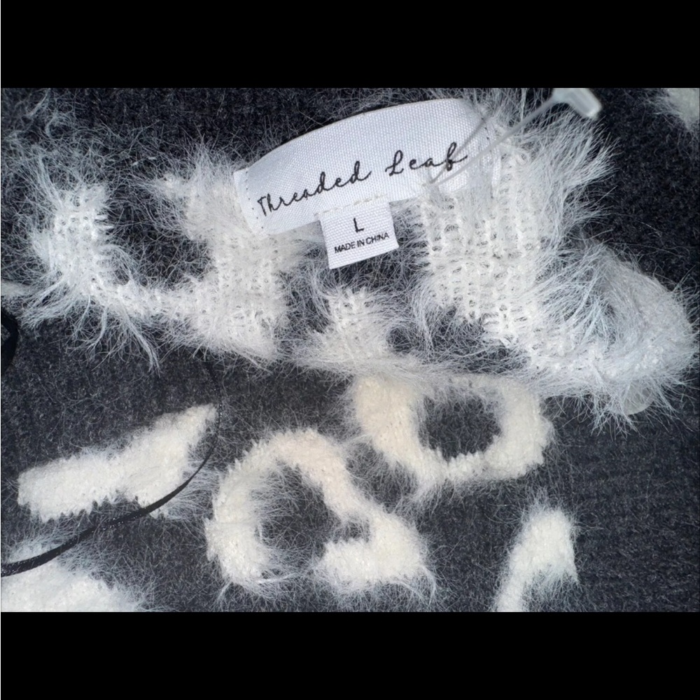 Threaded Leaf Button Sweater Gray Fur Size Large … - image 11